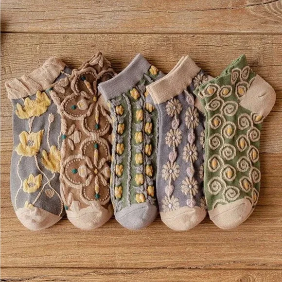 5 Pair Floral Pattern Socks-NWT - Picture 4 of 4